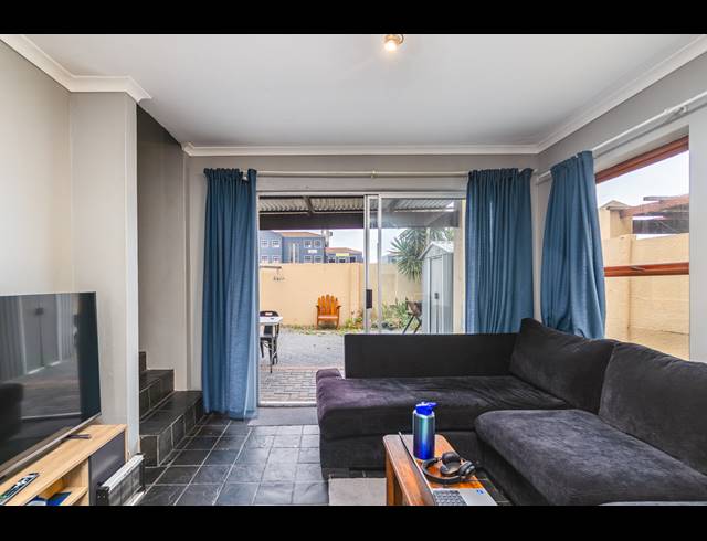 2 BEDROOM TOWNHOUSE FOR SALE IN PARKLANDS